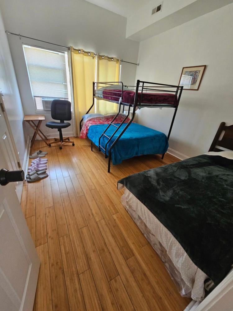 Basic Triple Room with Shared Bathroom interior